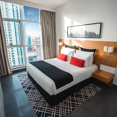 Hotel Tryp By Wyndham Dubai Esterno foto A room at the hotel