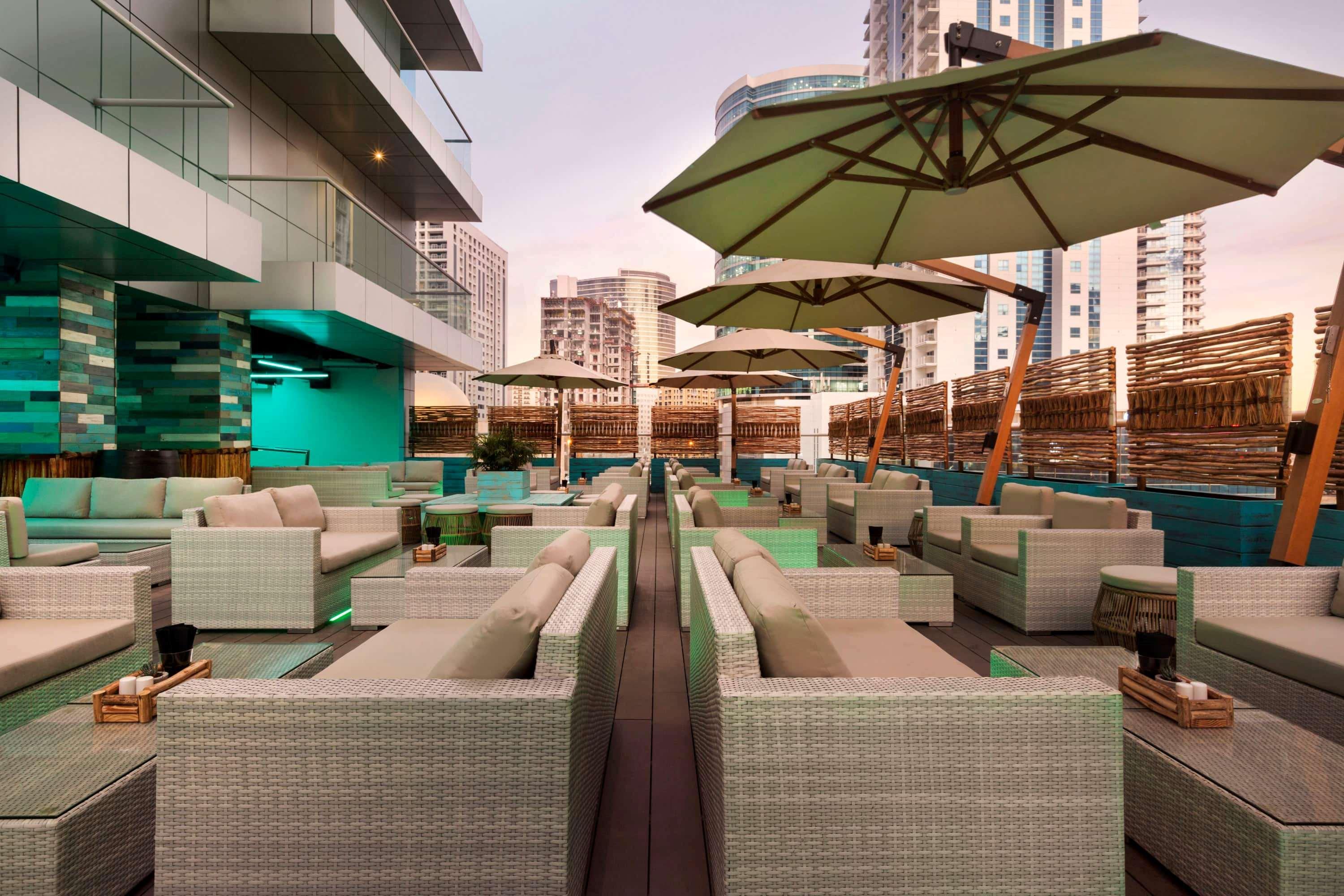 Hotel Tryp By Wyndham Dubai Esterno foto Rooftop lounge at the Jumeirah Jumeirah