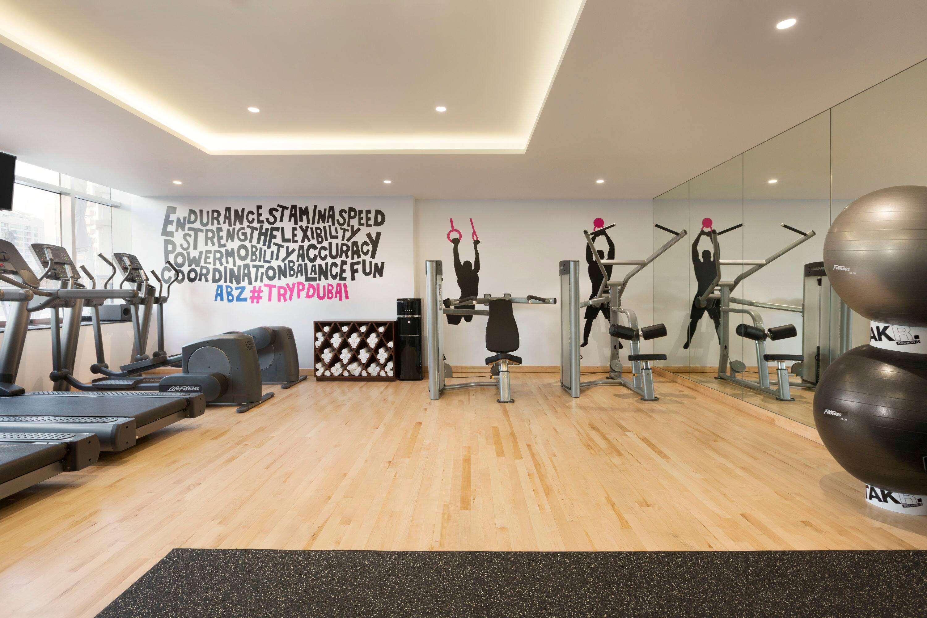 Hotel Tryp By Wyndham Dubai Esterno foto Fitness center in Dubai
