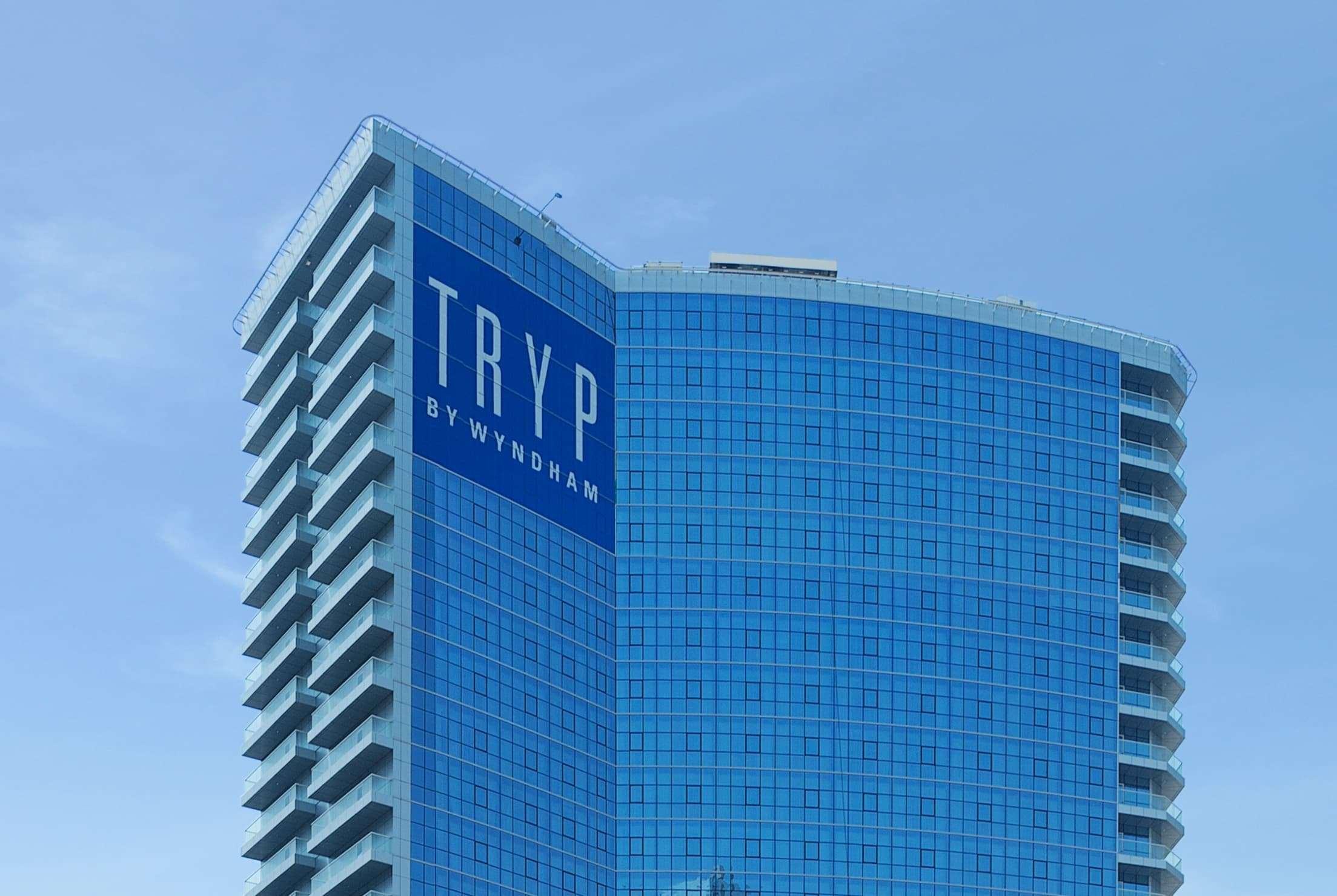 Hotel Tryp By Wyndham Dubai Esterno foto Tryp by Wyndham