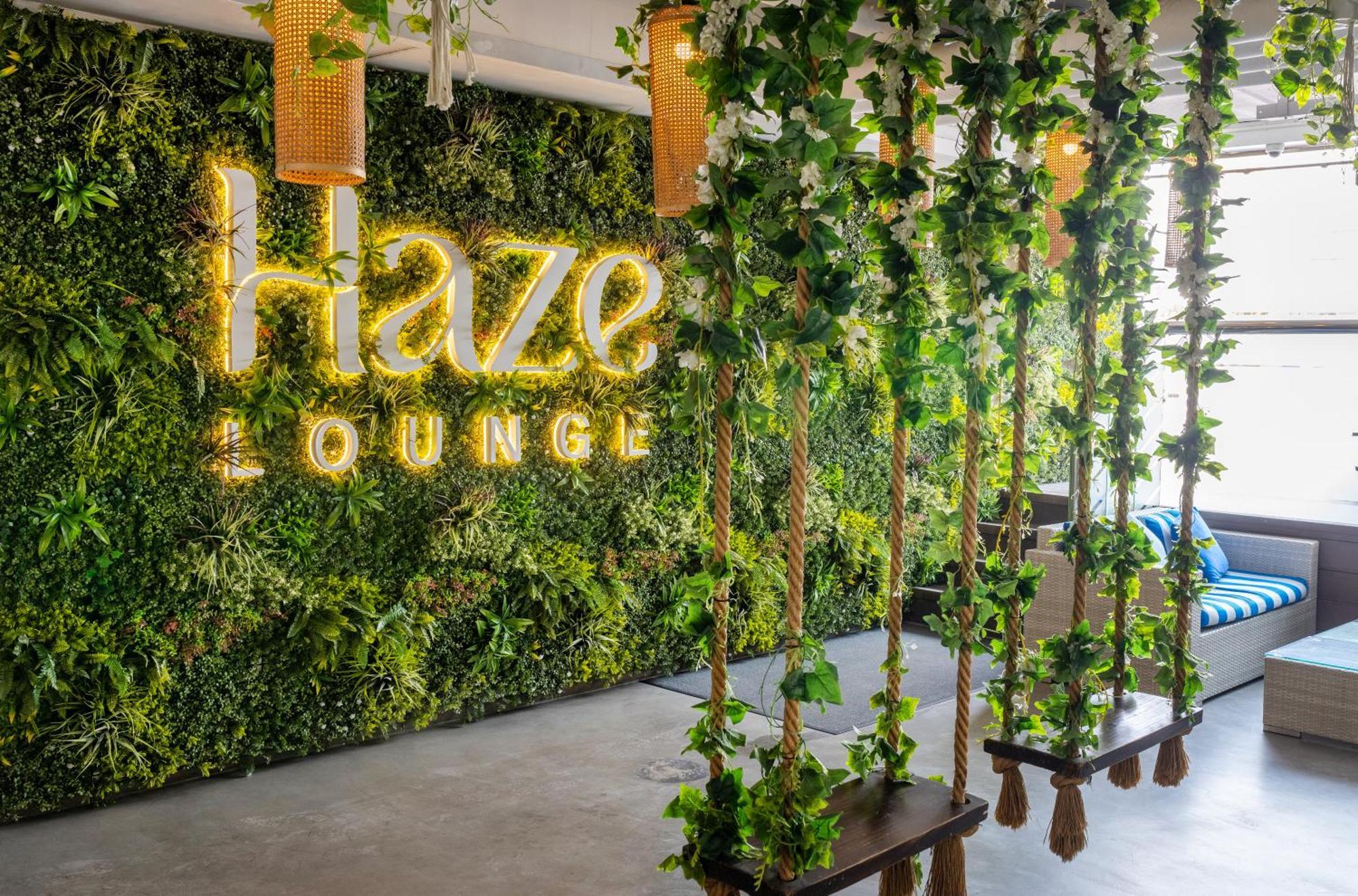 Hotel Tryp By Wyndham Dubai Esterno foto Haze Lounge