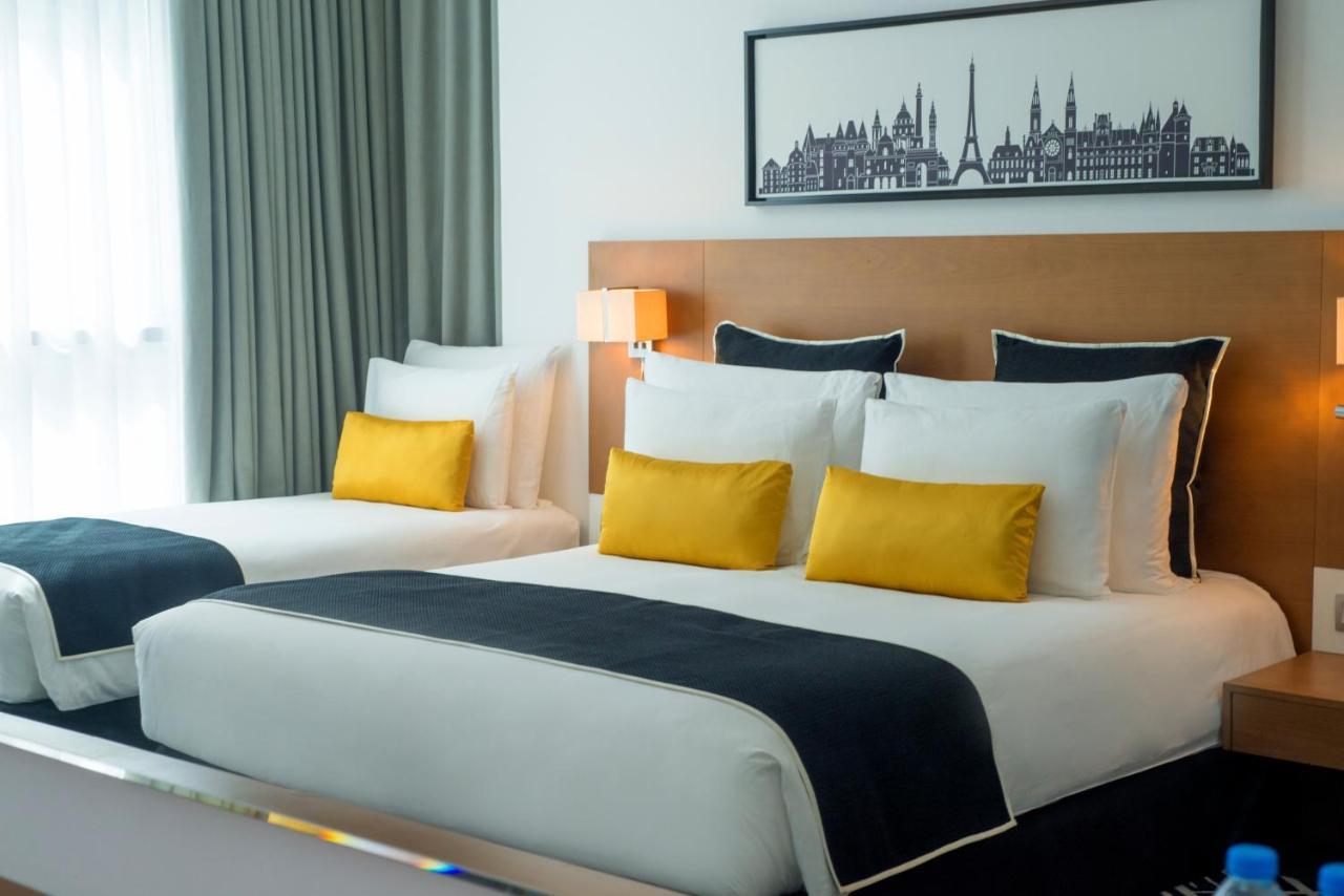 Hotel Tryp By Wyndham Dubai Esterno foto Room at the hotel