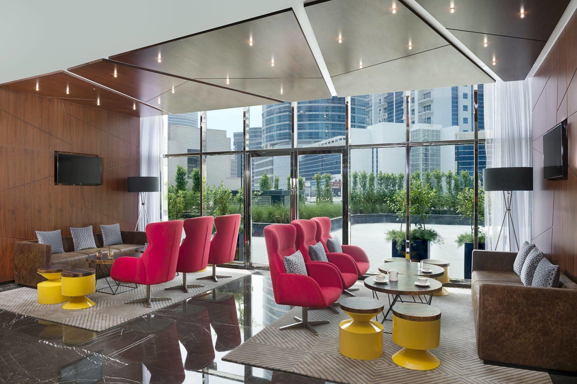 Hotel Tryp By Wyndham Dubai Esterno foto The lounge at the hotel