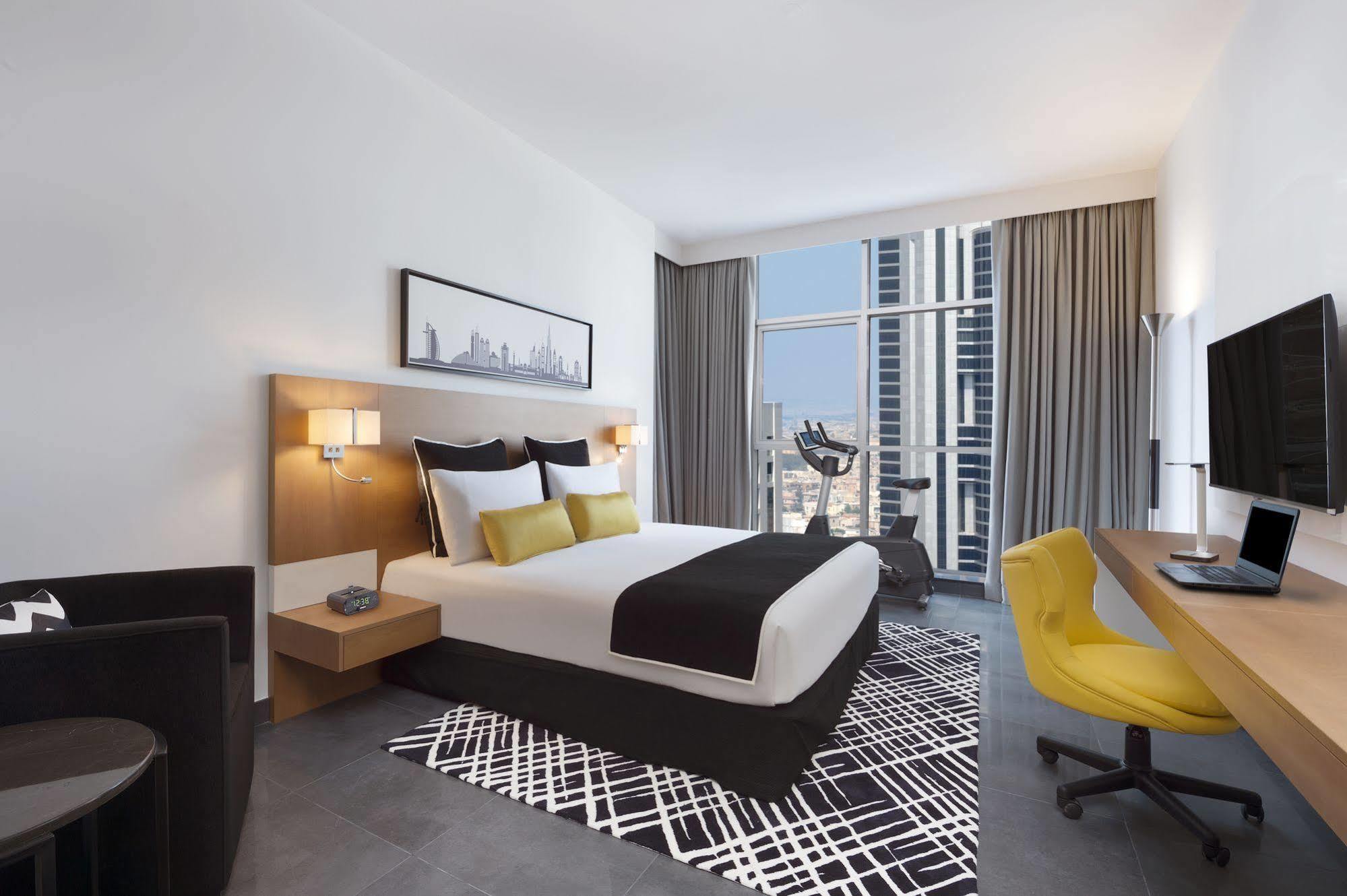 Hotel Tryp By Wyndham Dubai Esterno foto A room at the hotel