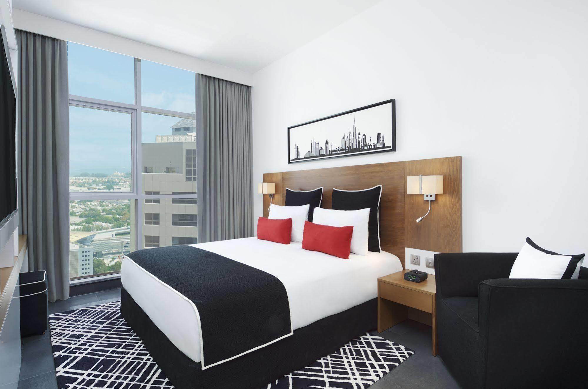 Hotel Tryp By Wyndham Dubai Esterno foto A room at the hotel