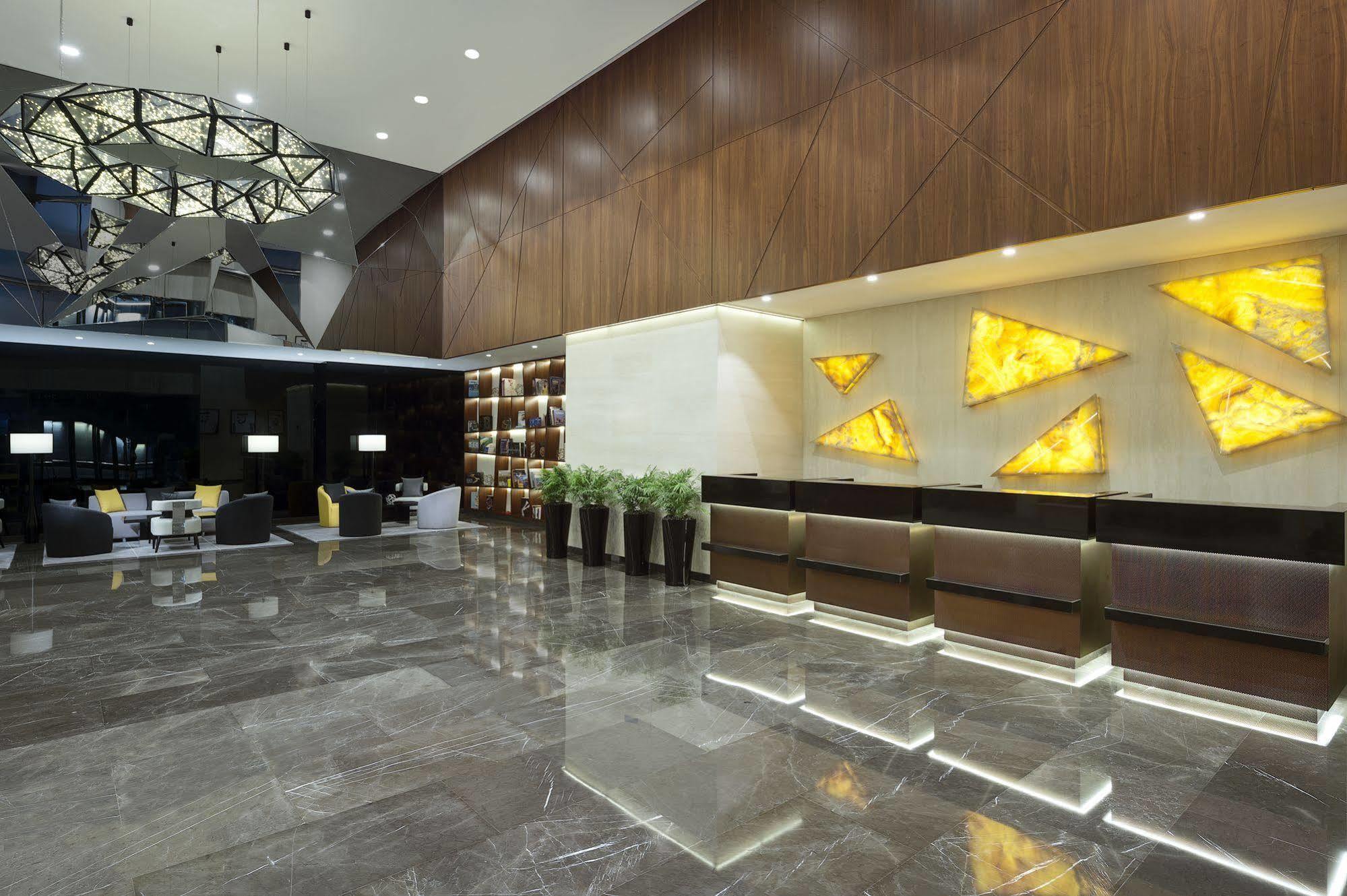 Hotel Tryp By Wyndham Dubai Esterno foto Reception desk