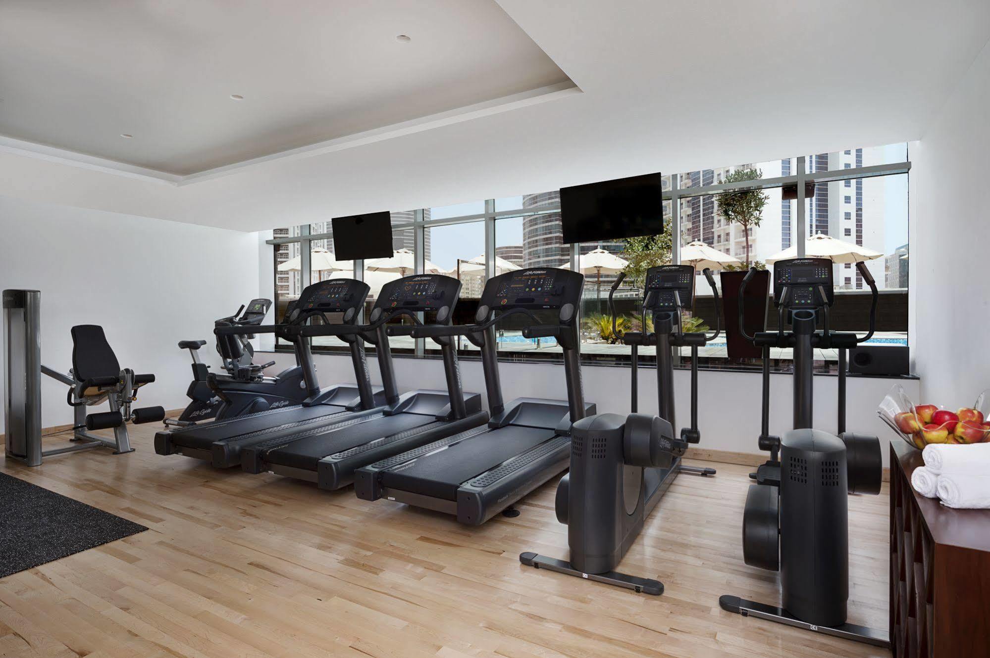 Hotel Tryp By Wyndham Dubai Esterno foto Fitness room