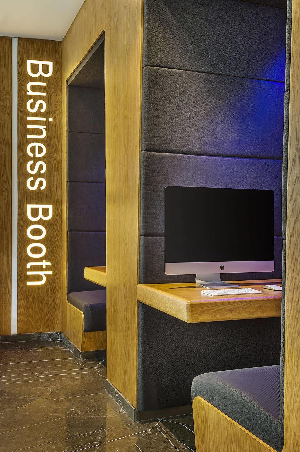 Hotel Tryp By Wyndham Dubai Esterno foto Business Booth