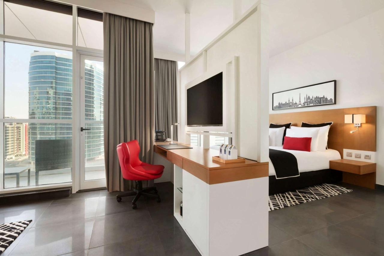Hotel Tryp By Wyndham Dubai Esterno foto A room at the hotel